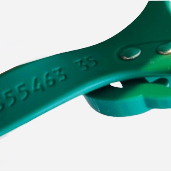 Gucci
Marmont flip flops - Picture 6 of 8